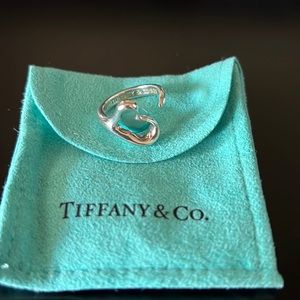 Authentic Tiffany & Co. sterling silver Elsa Peretti open heart ring.